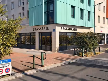 rare – brasserie / restaurant traditionnel – 250 m² – angle – 22 m vitrine – clamart