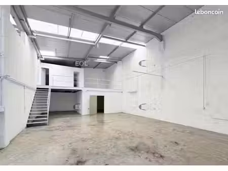 local industriel 220 m²