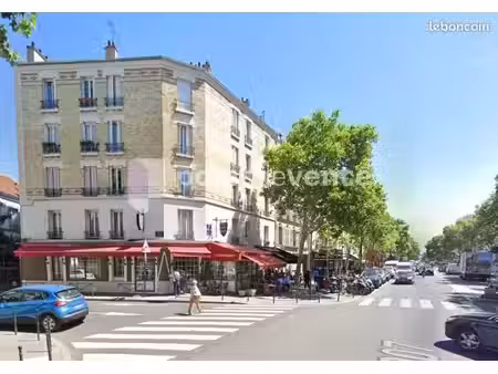 local commercial 151 m²
