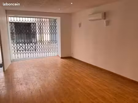 local commercial 71 m2