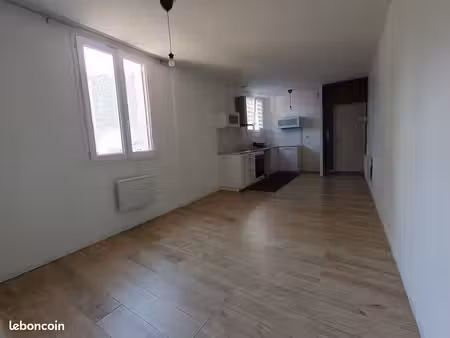 maison de ville 2 pièces 40m² + garage 50m² + cour