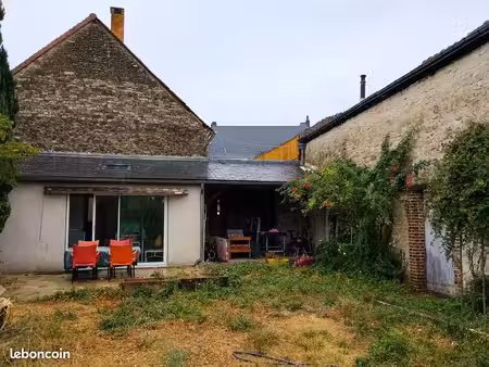 maison de caractère  ancien relais de poste de 1848 de 113 m2  plein pied avec sa grange a