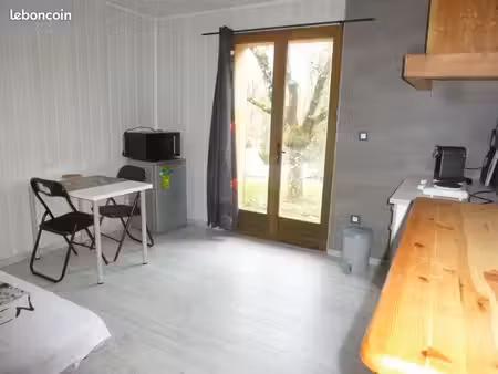 studio à louer : 360 + charges