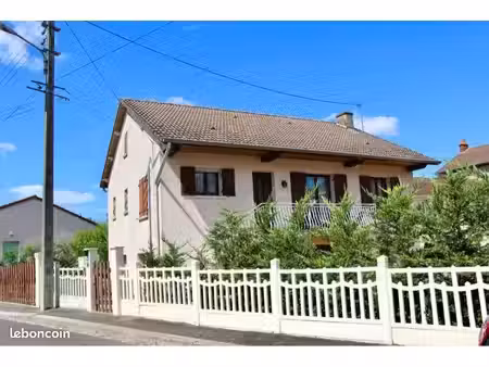 maison 90 m² – 2 chambres – sous-sol – 2 grands garages – grenier aménageable – centre mon