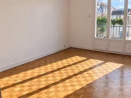 2 pièces lumineux avec terrasse  box et cave – beauchamp