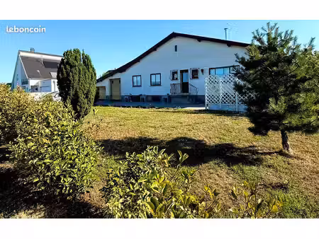 maison plain-pied rénovée 4 ch. sous-sol  garage double  814 m²