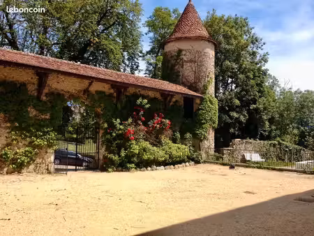 charmant f2 meublé de 30 m² au cœur du château du barioz – argonay (parking  jardin)