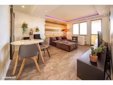 t2 meublé rénové 46 m² 850 cc – dernier étage  balcon  traversant