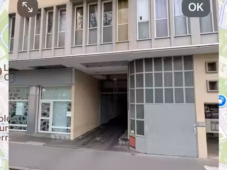 place de parking fermé et couvert