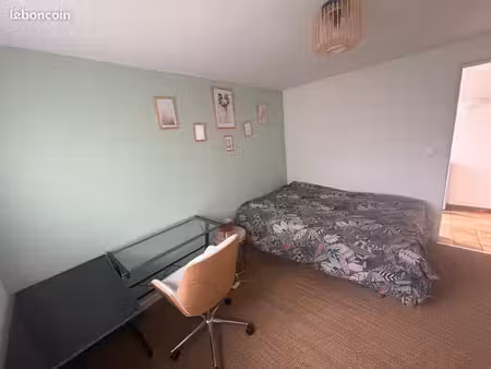 chambre meublée chez l’habitant- indispensable d'etre vehicule