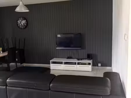 t3 meublé 57 m² – 2 parkings – cour privée fermée – garage possible
