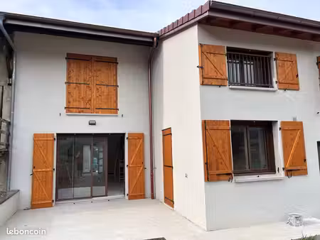 maison mitoyenne de 134 m2 dans village de presilly