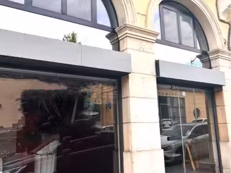 local professionnel 70 m2 / centre macon