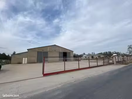local industriel 850 m²