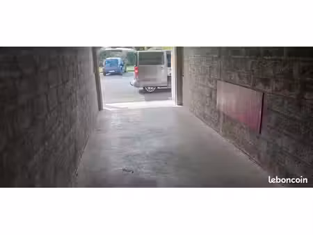garage avec électricité et eau