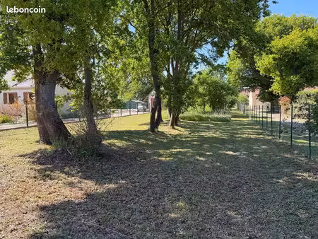 terrain 1200 m² guernes