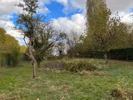 terrain constructible de 809m2 à gazeran