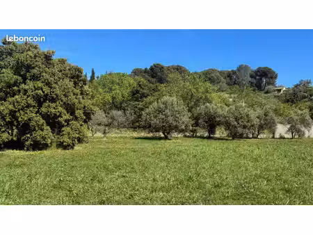 terrain à bâtir de 780 m² à lagnes (84)
