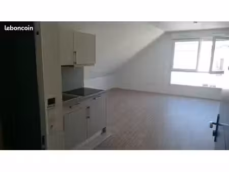 studio  28m2+14m2 sous combles  le clos boissy-850 cc