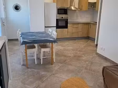 à louer  agréable maison de ville t3 de 56 m²  située au calme à villeneuve