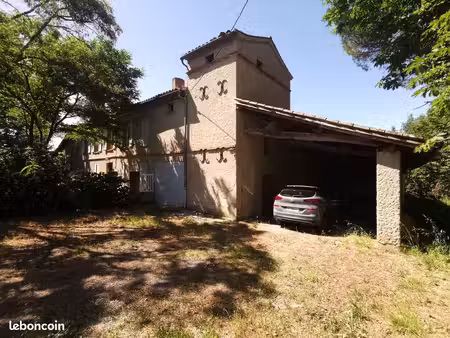 corps de ferme à rénover sur 18 886 m² – 237 m² habitables – dépendances – 360 000