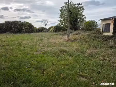 terrain constructible non viabilisé 680 m²
