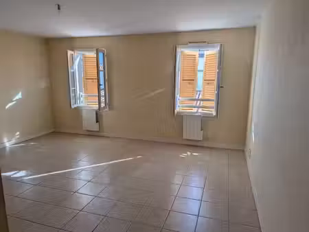 location appartement 2 pièces 48 m² à courçon (17170)  585 €