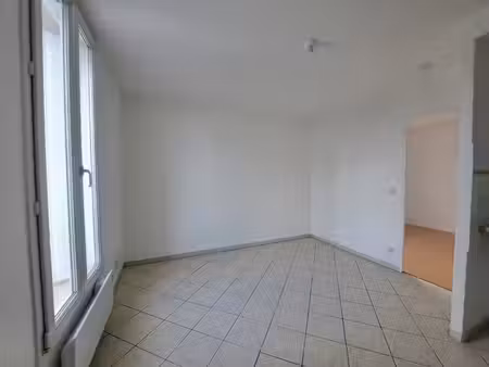 f2 de 27 46 m² au 2ᵉ étage – gagny  à 10 min à pied du rer