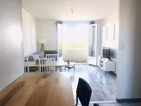 location meublée locaux professionnels 1 pièce 64 m² à villeurbanne (69100)  550 €