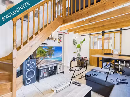 maison en pierre avec poutres apparentes  2 chambres  mezzanine avec panneaux photovoltaïq