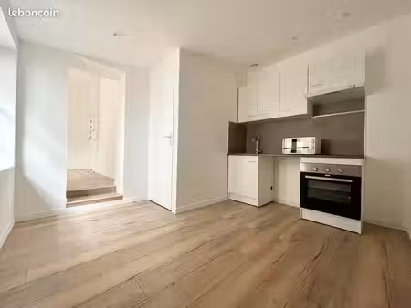 studio avec cuisine indépendante