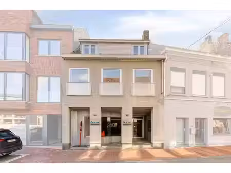 immeuble commercial avec appartement en duplex dans la gasth