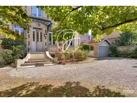 maison de luxe à vendre dans le quartier parc-hôtel de ville