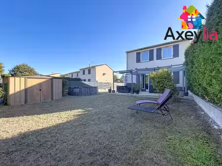 a vendre - feurs - maison de 84 m² avec 3 chambres  terrain de 400 m² et garage