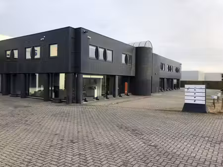 plateau de bureaux/show-room de 150m²