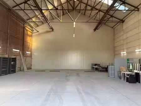 dépot (400 m2) proche d'anvers
