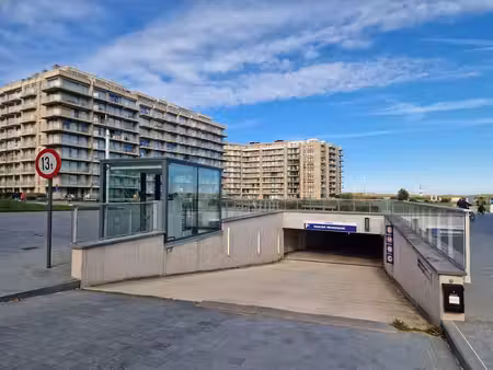 espace de garage spacieux à louer à nieuwpoort-bad.