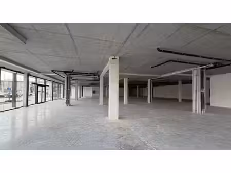 surface commerciale 458 m² à louer | côté droit
