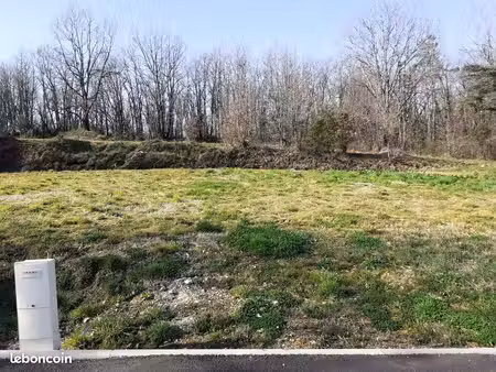 terrain 1 700 m² leojac