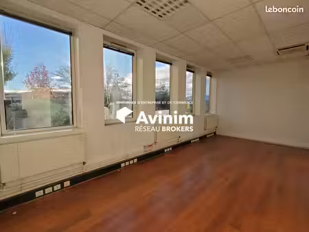 local 627 m² archamps