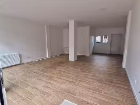 local commercial de 44m2 entièrement rénové - cluses