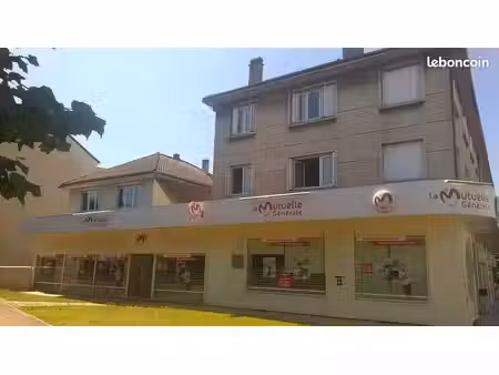 local commercial de 200m² avec excellente visibilité dans un carrefour très passant de mel