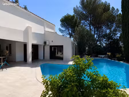 propriété composée de 2 habitations indépendantes