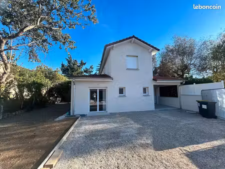 villa 4 pièces 100 m²