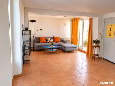 beau t3 lumineux avec terrasse  centre village