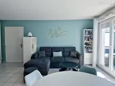 meyzieu centre – t3 traversant de 67 m² – dernier étage avec ascenseur – climatisation – b