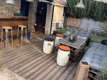t3 meublé 70 m² avec terrasse  parking  cheminée & climatisations – vaison-la-romaine