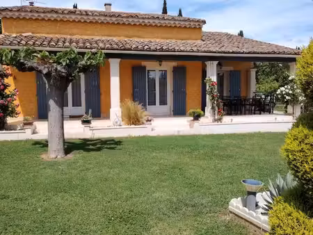 villa à louer dans le vaucluse à sarrians