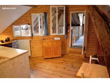 studio meublé en bois et pierre  35 m²  à louer à l'année à cubjac (dordogne)