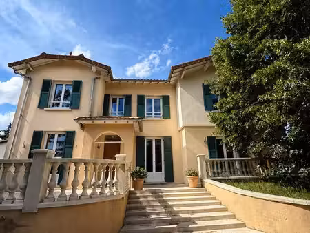 maison lumineuse avec jardin